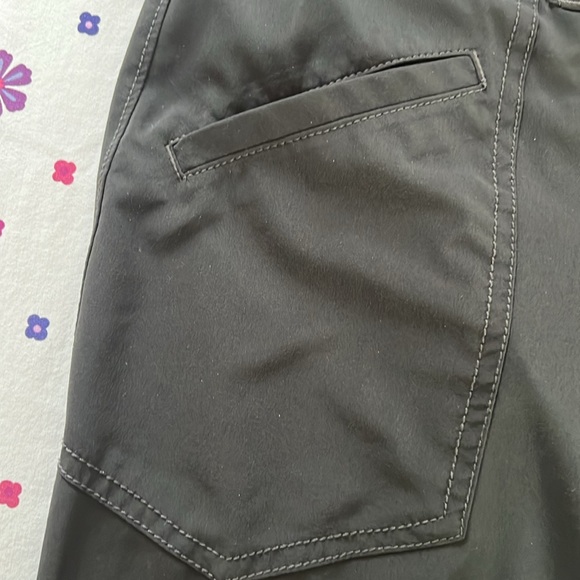 Athleta cropped cargo pants. No size tag go off measurements. - Picture 8 of 8